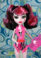 Лот: 5061596. Фото: 7. Draculaura Doll (Дракулура) Дракулаура...
