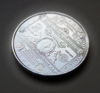 Лот: 21638077. Фото: 3. Унция монета 2 доллара 2012 серебряный... Коллекционирование, моделизм