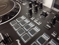 Лот: 23265967. Фото: 3. Pioneer DDJ-REV1 DJ-контроллер. Музыкальные инструменты и оборудование