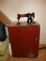 Лот: 1392689. Фото: 2. Машинка швейная с ножным приводом. Домашний быт