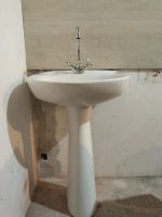 Лот: 25729509. Фото: 3. Раковина тюльпан с краном в сборе... Строительство и ремонт