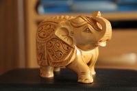 Лот: 3914794. Фото: 2. Слон резной. Индия. Дерево, ручная... Сувениры, подарки