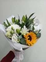 Лот: 25707772. Фото: 4. Белый букет с лилией и подсолнухом. Красноярск