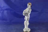 Лот: 25633316. Фото: 3. Фарфоровая статуэтка Юная помощница... Коллекционирование, моделизм