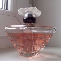 Лот: 7885770. Фото: 2. Tresor Lumineuse Lancome, 100... Парфюмерия