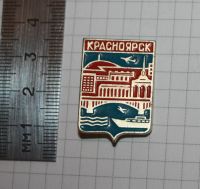 Лот: 25627531. Фото: 2. Значок: Город Красноярск. Самолёт... Значки, медали, жетоны