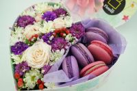 Лот: 6924239. Фото: 4. FlowerBox с макарунами (гвоздика... Красноярск