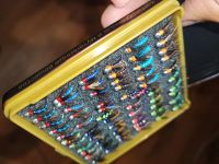 Лот: 23512063. Фото: 3. Мушки на хариуса и ленка в боксе. Туризм, охота, рыбалка, самооборона