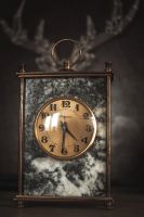 Лот: 19012251. Фото: 2. Часы настольные Молния мрамор. Предметы интерьера