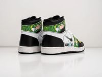 Лот: 24978309. Фото: 2. Кроссовки Nike Air Jordan 1 Mid. Женская обувь
