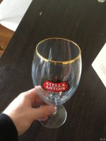 Лот: 16147099. Фото: 2. Коробка пивных бокалов Stella... Посуда, кухонная утварь