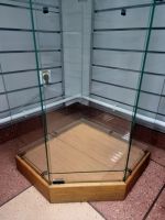 Лот: 25811638. Фото: 2. Стеклянный стеллаж- витрина угловая... Хранение вещей