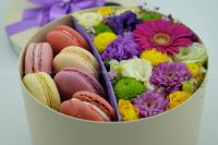 Лот: 6924003. Фото: 5. FlowerBox с макарунами (хризантема...