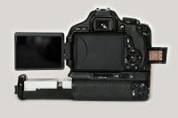 Лот: 6429525. Фото: 2. Canon 600d + оригинальная батарейная... Фотокамеры