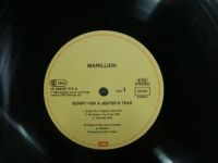 Лот: 3176274. Фото: 3. Виниловая пластинка Marillion. Красноярск