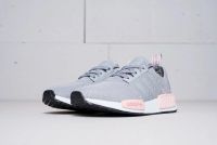 Лот: 11617670. Фото: 2. Кроссовки Adidas NMD R1. Женская обувь