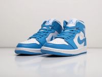 Лот: 19546441. Фото: 2. Кроссовки Nike Air Jordan 1 Mid. Женская обувь
