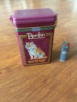 Лот: 25592372. Фото: 2. Жестяной контейнер с замком. Посуда, кухонная утварь