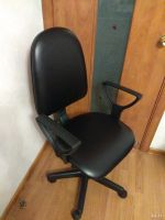 Лот: 13380769. Фото: 6. Кресло офисное чёрное новая эко-кожа...