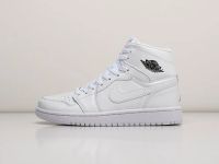 Лот: 19999966. Фото: 2. Кроссовки Nike Air Jordan 1 Mid... Женская обувь