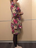 Лот: 10695209. Фото: 2. Платье в цветочек. Женская одежда