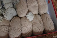 Лот: 9891374. Фото: 5. нитки бежевые для вязания, одним...