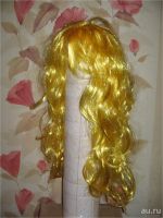 Лот: 9819181. Фото: 2. парик жёлтый .новый.волнистый. Праздничные костюмы, аксессуары
