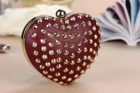 Лот: 3402785. Фото: 2. Клатч в форме сердца с клепками. Аксессуары