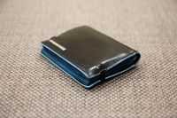 Лот: 14985383. Фото: 2. Чехол для карт Piquadro blue square... Аксессуары