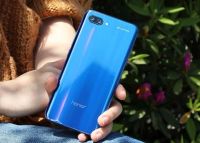 Лот: 12878969. Фото: 2. Новый Huawei Honor 10 4 / 128... Смартфоны, связь, навигация