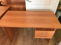 Лот: 9443923. Фото: 2. стол офисный с выдвижными ящиками. Офисная мебель и домашние кабинеты