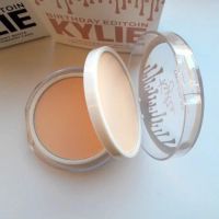 Лот: 9300044. Фото: 2. Пудра двухцветная Kylie Birhday... Косметика и уход