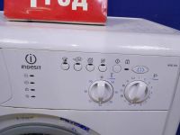 Лот: 16990341. Фото: 4. Стиральная машина indesit wisl... Красноярск