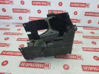 Лот: 20899575. Фото: 2. Крепление аккумулятора Mazda Axela... Автозапчасти