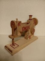 Лот: 18383572. Фото: 2. Игрушка деревянная швейная машинка. Ручная работа