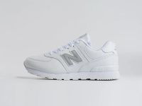 Лот: 25341002. Фото: 2. Кроссовки New Balance 574. Женская обувь