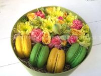 Лот: 7178682. Фото: 3. FlowerBox с макарунами (Хризантема... Сувениры, подарки