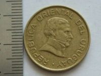 Лот: 10001598. Фото: 7. Монета 2 песо два Уругвай 1994...