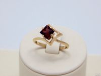 Лот: 13869873. Фото: 2. ЗОЛОТОЕ КОЛЬЦО С ГРАНАТОМ 3,02... Ювелирные изделия, бижутерия, часы