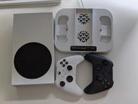 Лот: 25375400. Фото: 2. Xbox Series S 2 геймпада и подставка. Игровые приставки, консоли, видеоигры