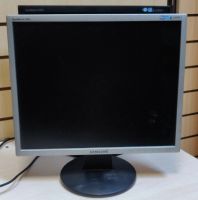 Лот: 16939379. Фото: 2. Монитор 19" VGA, кабели в комплекте. Мониторы, проекторы