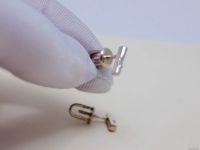 Лот: 13371122. Фото: 2. ЗОЛОТЫЕ СЕРЬГИ-ПУСЕТЫ С БРИЛЛИАНТАМИ... Ювелирные изделия, бижутерия, часы