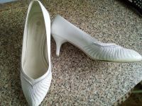 Лот: 11535994. Фото: 2. Туфли белые на низком каблучке... Женская обувь