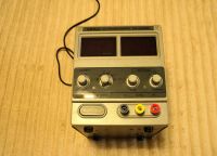 Лот: 25888342. Фото: 2. Лабopатoрный блoк питания YH 1502DD. Радиодетали  (электронные компоненты)