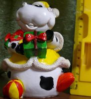 Лот: 11225434. Фото: 2. новогодняя копилка корова с подарком. Сувениры
