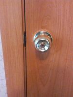 Лот: 4710104. Фото: 2. дверь отличное состояние туалет... Двери, окна, фурнитура