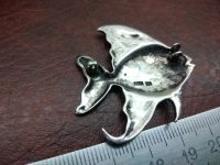 Лот: 24396782. Фото: 5. Брошь Рыбка с камнями. Серебро...