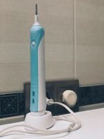 Лот: 12588571. Фото: 2. Зубная электрощетка Braun Oral-B. Косметика и уход