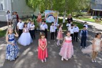 Лот: 22269623. Фото: 3. Платье на выпускной. Дети растут