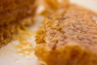 Лот: 6852858. Фото: 3. Медовые соты с экологически чистого... Красноярск